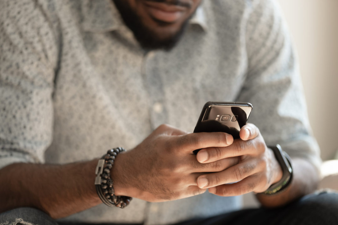 Why Do Guys Stop Texting And Then Start Again? 19 Reasons