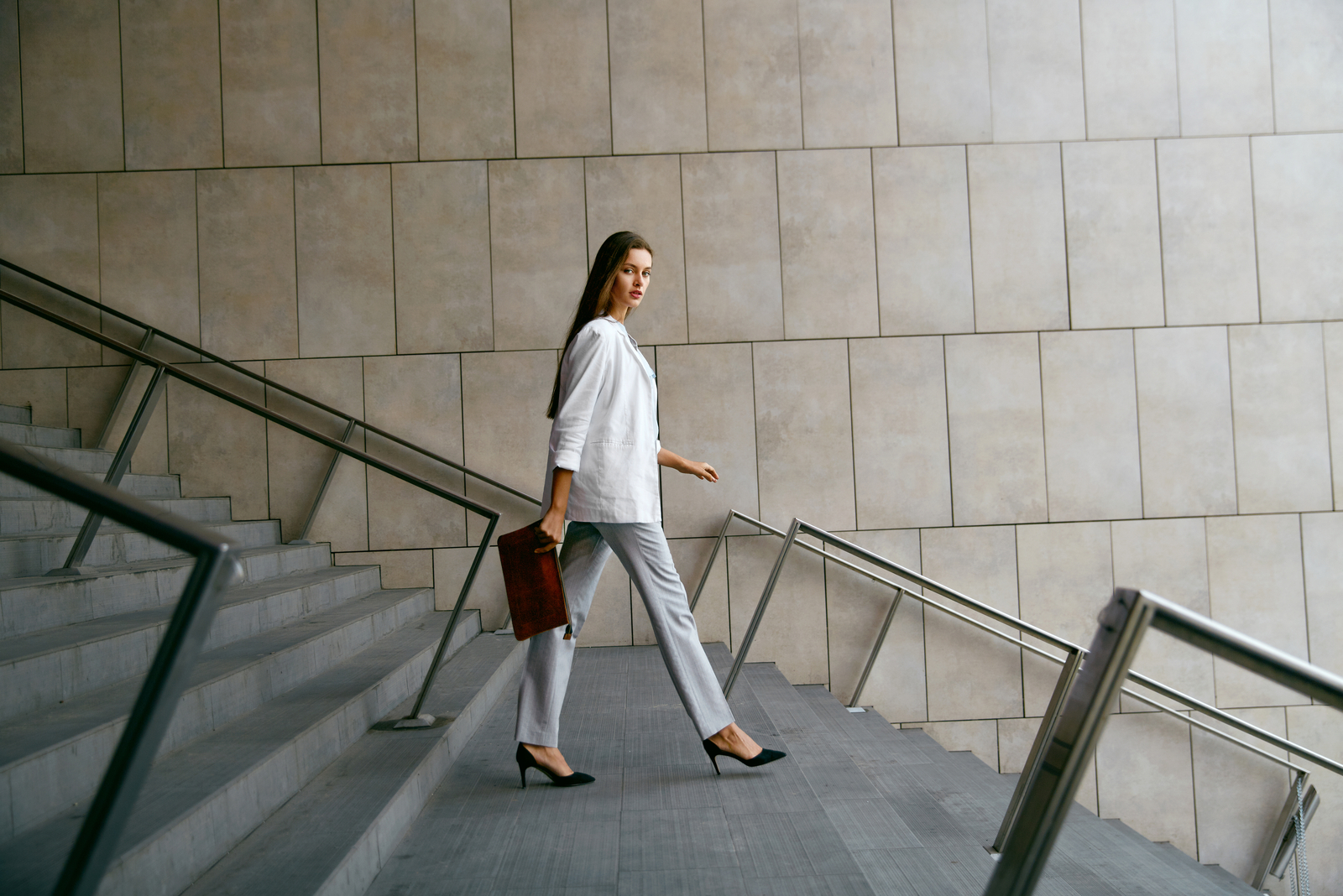 mujer de traje