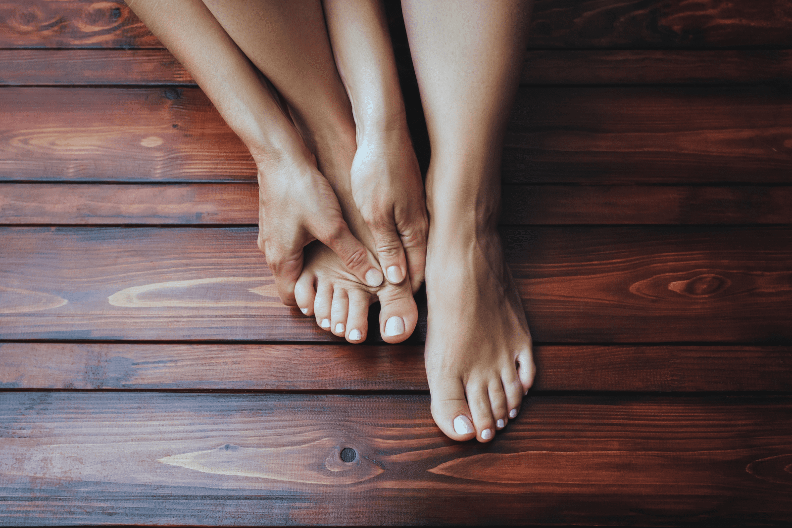 Right Foot Itching Female Superstition: Is It Good Or Bad Luck?