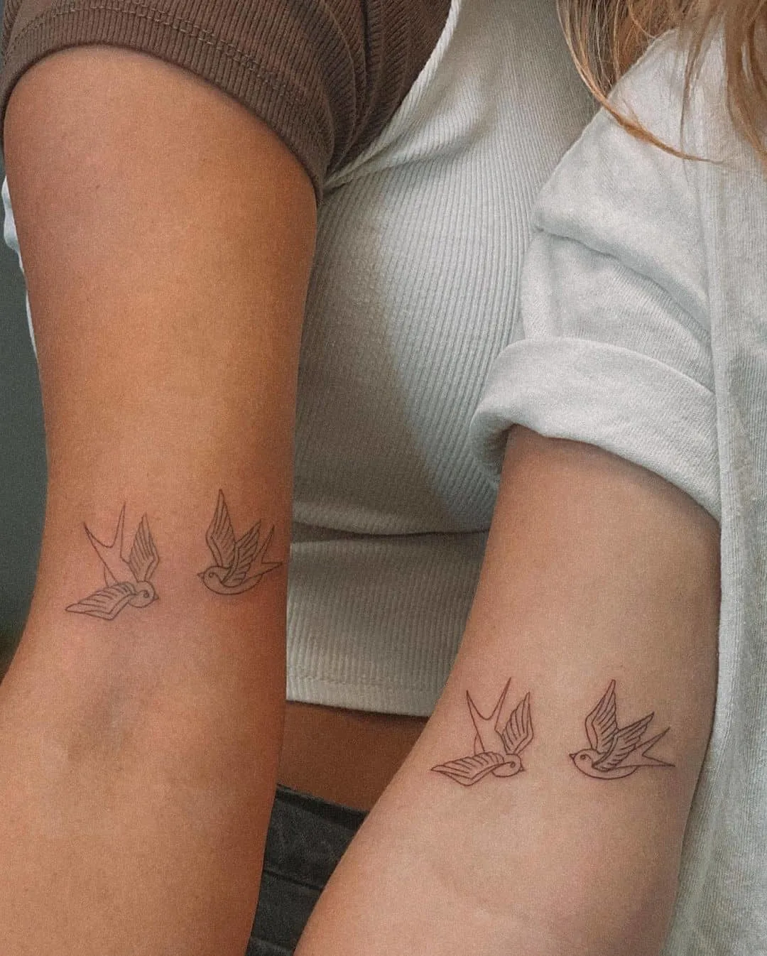 Minimalist bird tattoo matching idea for BFFs