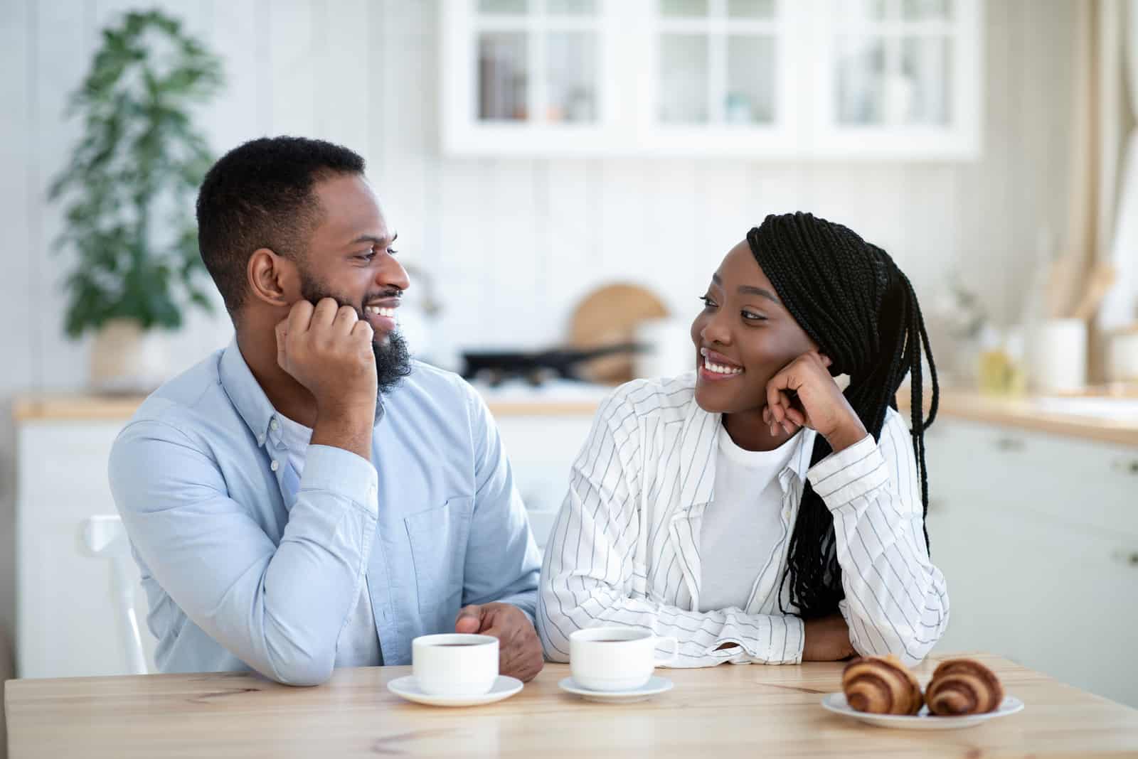 novo casal a conversar