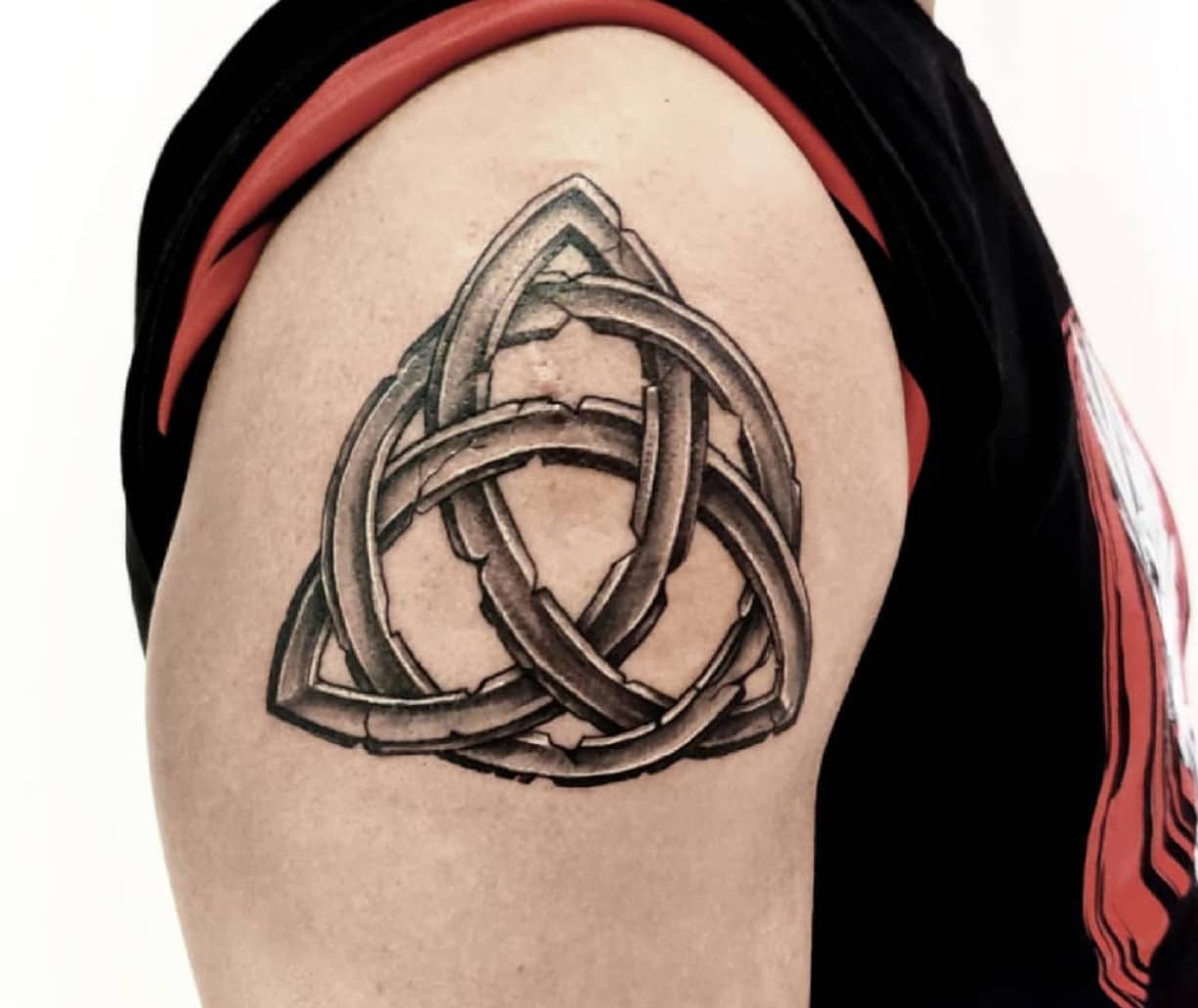 Tatuaggio con nodo celtico