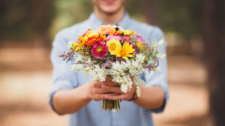 Do Men Like Flowers As Gifts? 15 Kinds Of Flowers He’ll Love