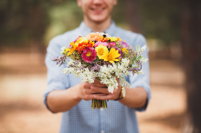 Do Men Like Flowers As Gifts? 15 Kinds Of Flowers He’ll Love