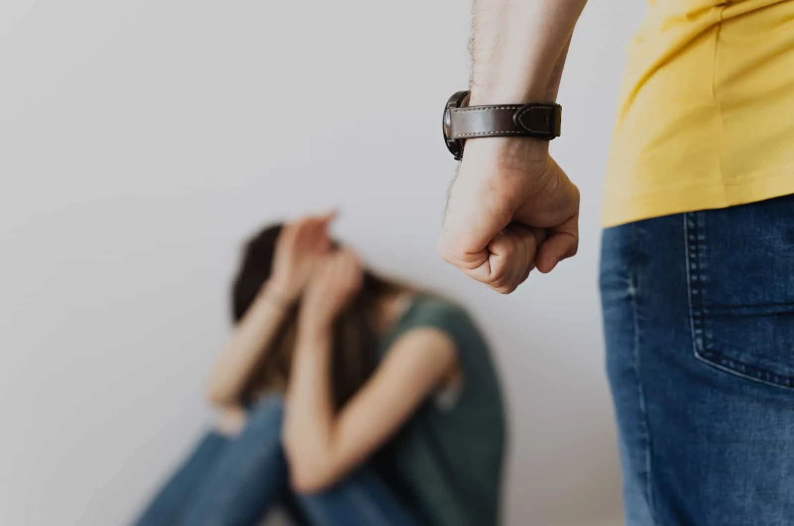 man physically abusing a woman