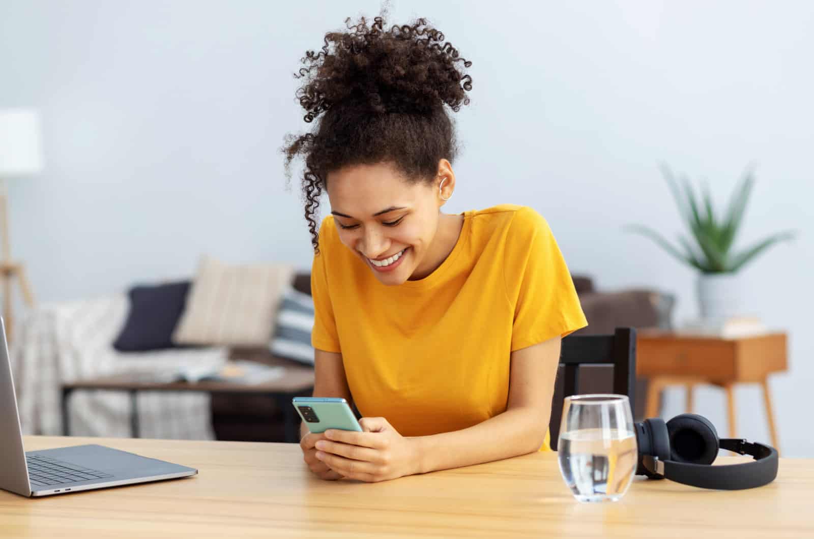 woman smiling while responding to i want you text