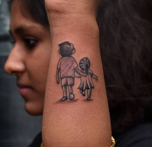 Tatuagem de irmão mais velho e irmã mais nova.