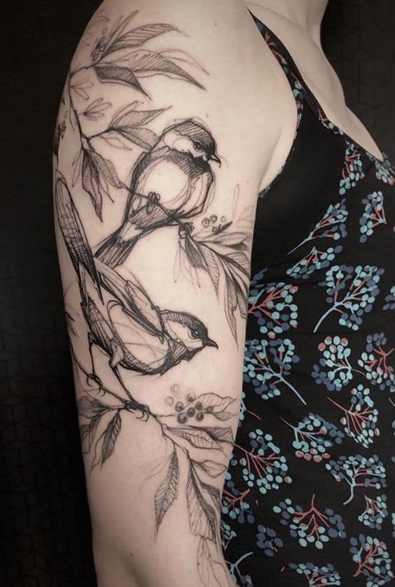  Tatuaggio a manica femminile con disegno di uccelli