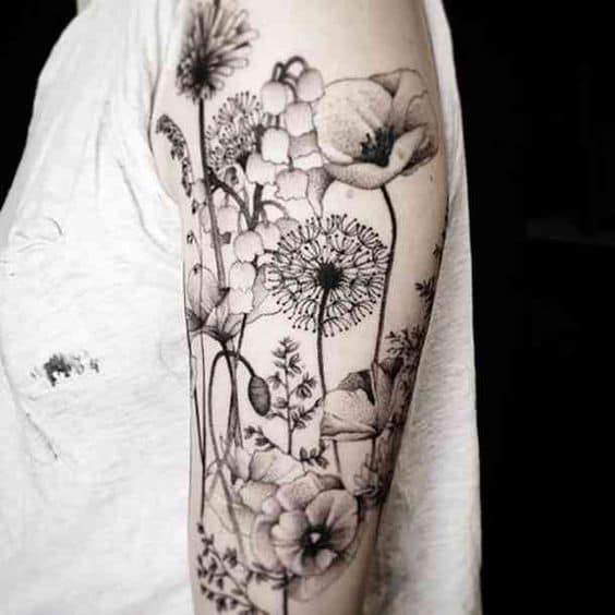 Manica del tatuaggio a fiore femminile