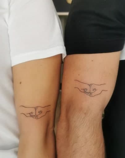 Tatuagem de pancada no punho.