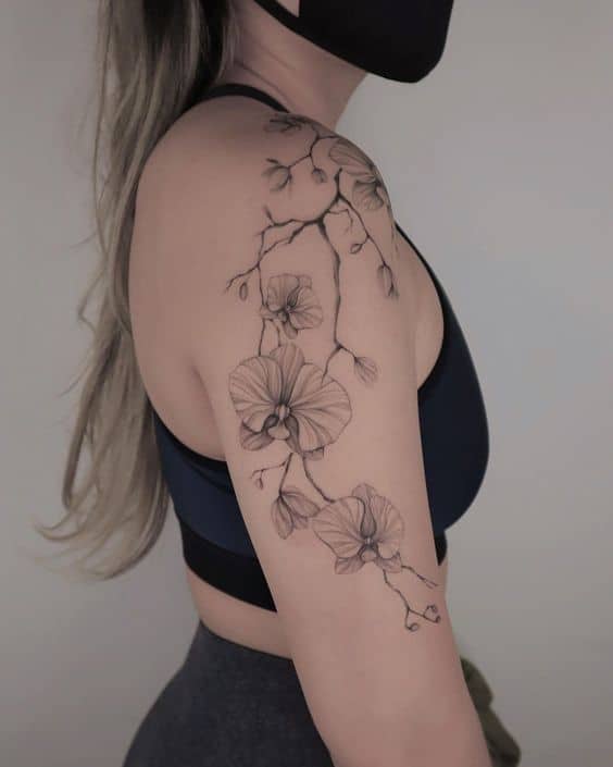 Manica del tatuaggio a fiore
