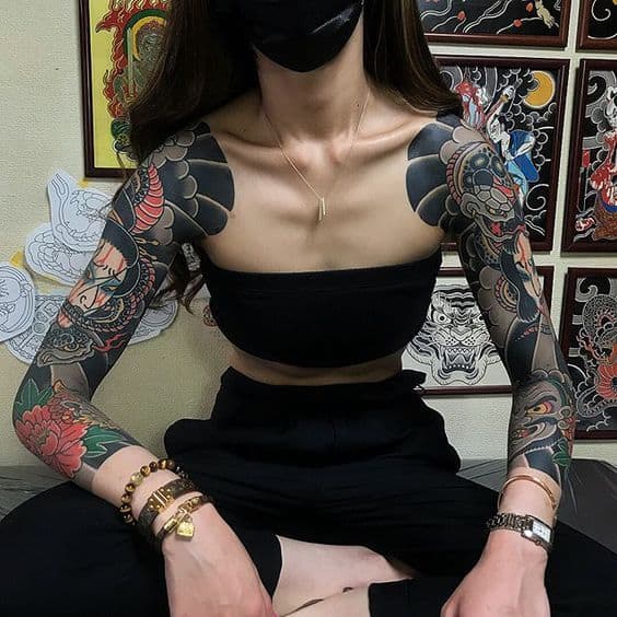 Tatuaggio giapponese a manica intera