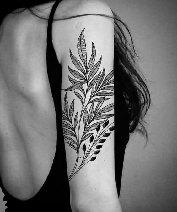 Tatuaggio con foglie per donne