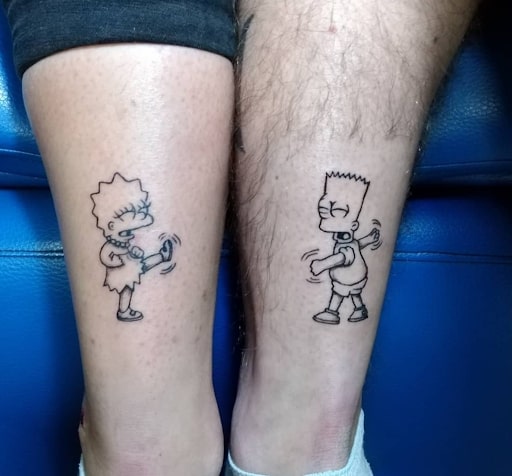 Lisa e Bart numa tatuagem de luta