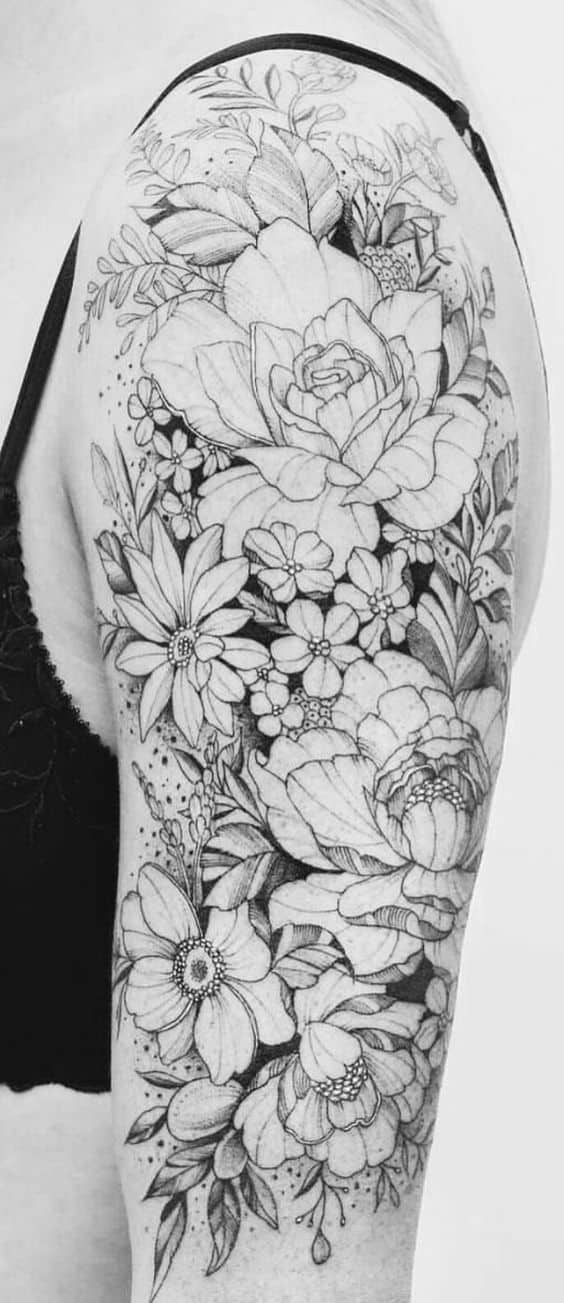 Tatuaje de una rosa en la manga del brazo