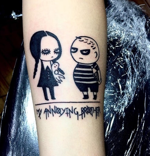 El tatuaje de la familia Addams