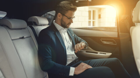 17 Pros And Cons Of Dating A Busy Man + 7 Helpful Tips