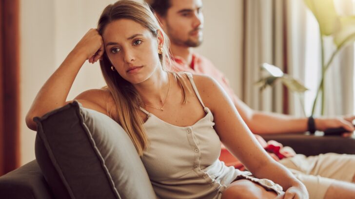 9 Warning Signs Of An “Insecure Man” You Wish You Had Noticed Sooner