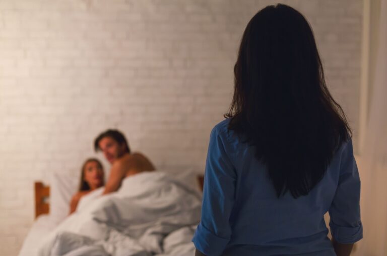 woman caught husband cheating