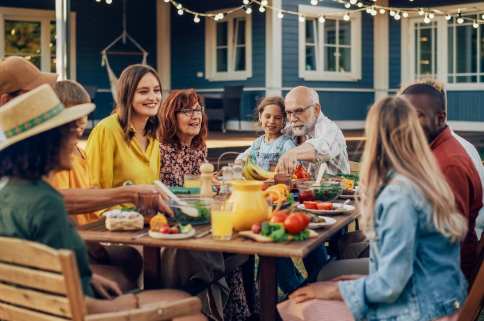 família a almoçar