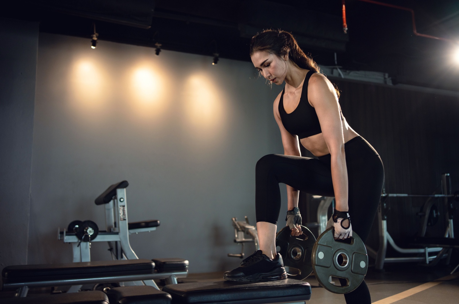 mujer en gimnasio