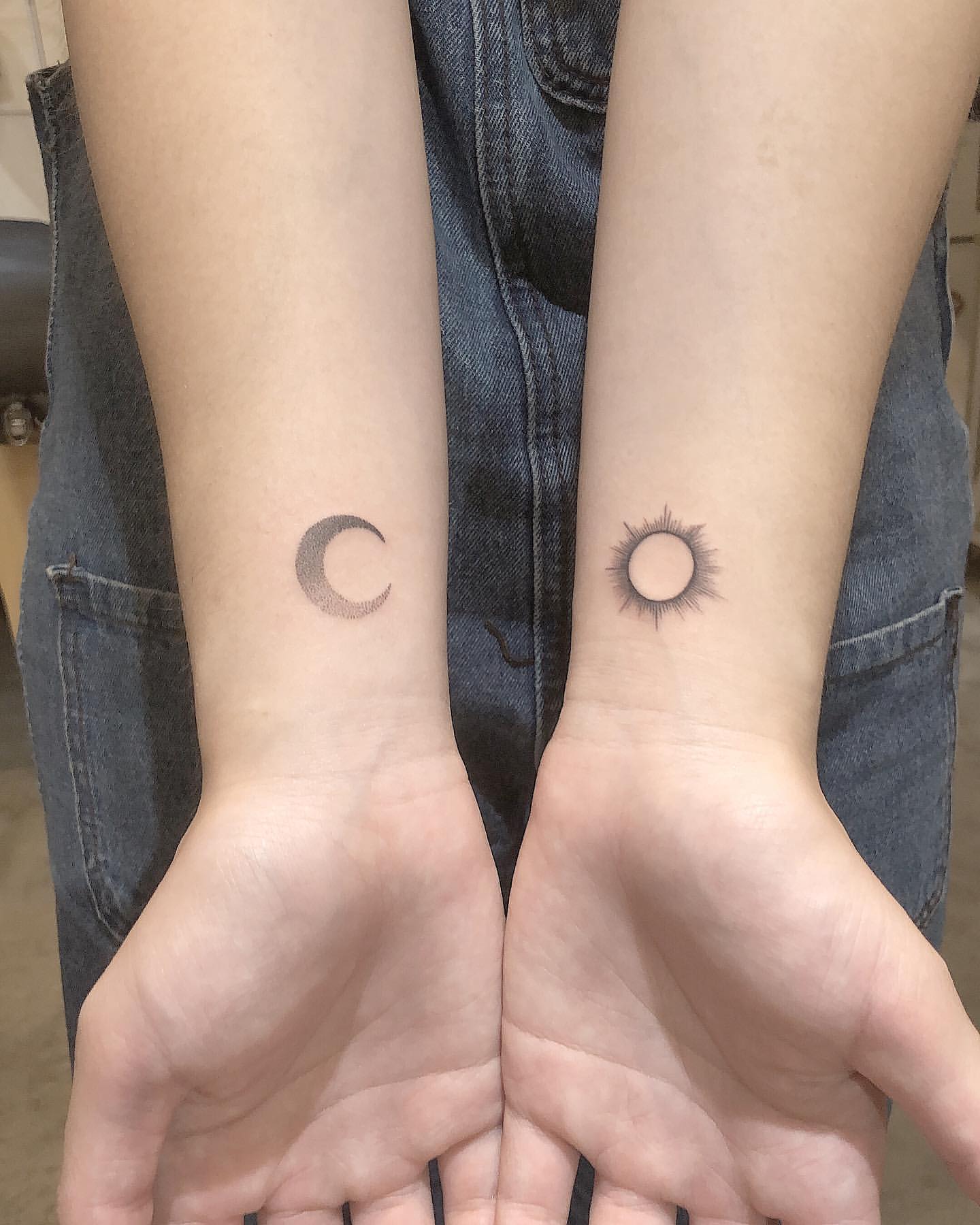 tatuaggi del sole e della luna