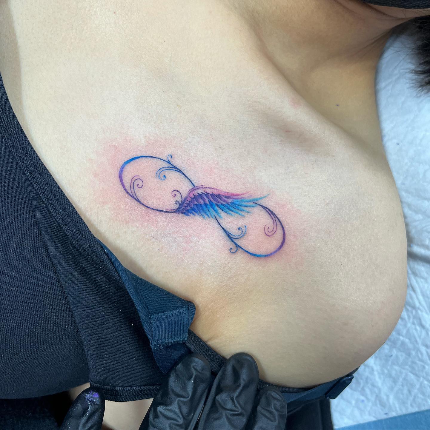 tatuaggio con simbolo dell'infinito