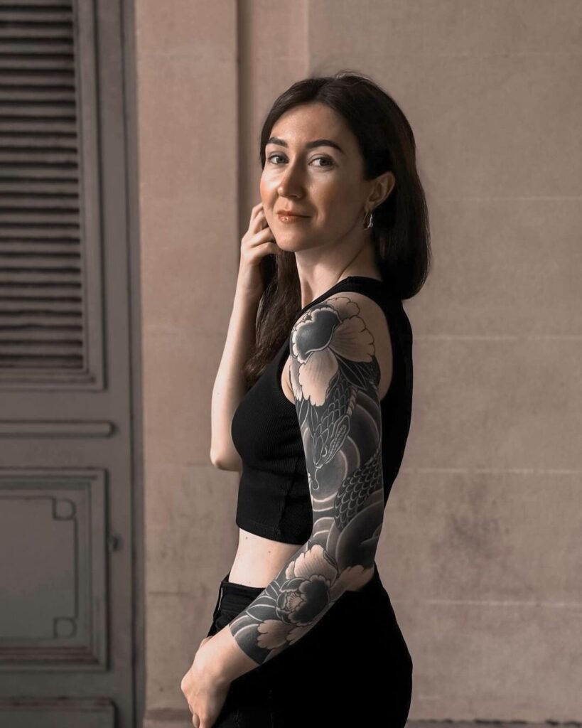 tatuagem abstrata em preto
