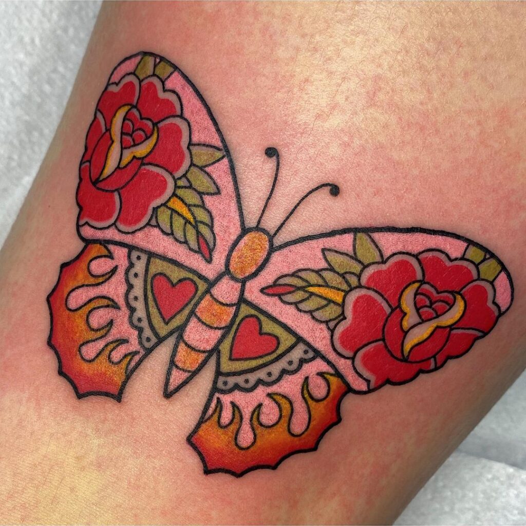 Tatuaje de mariposa de colores