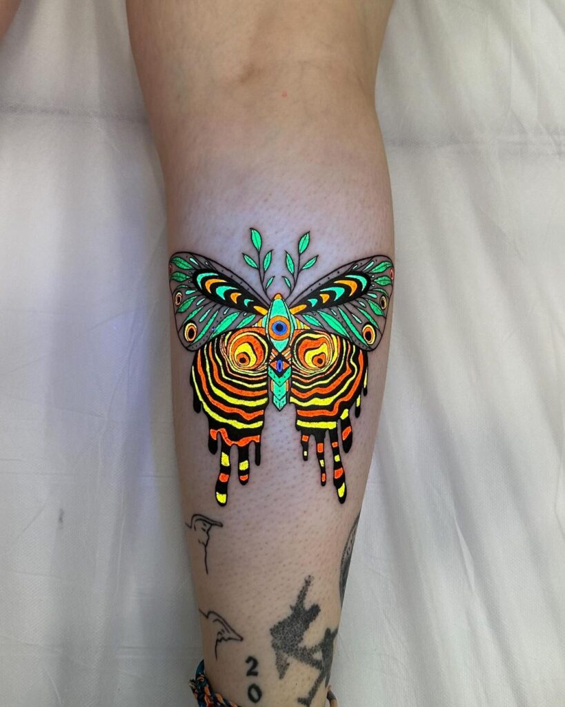 Tatuagem de borboleta brilhante