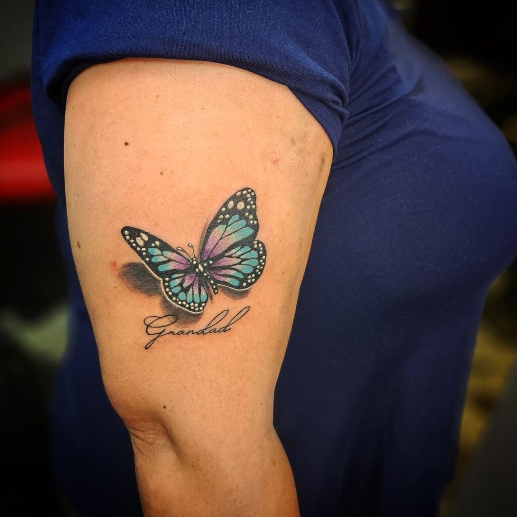 Tatuaje de mariposa realista