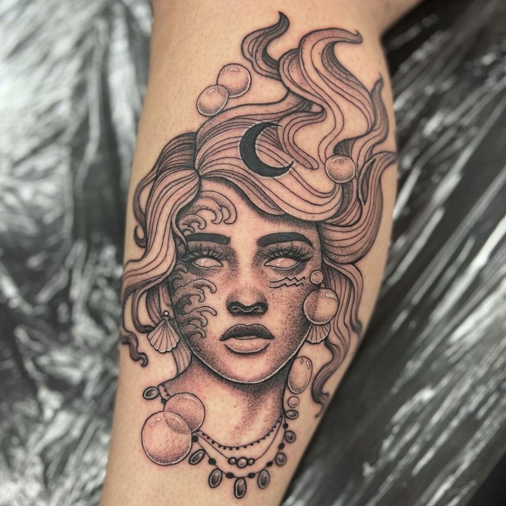 Tatuagem de mulher Aquário