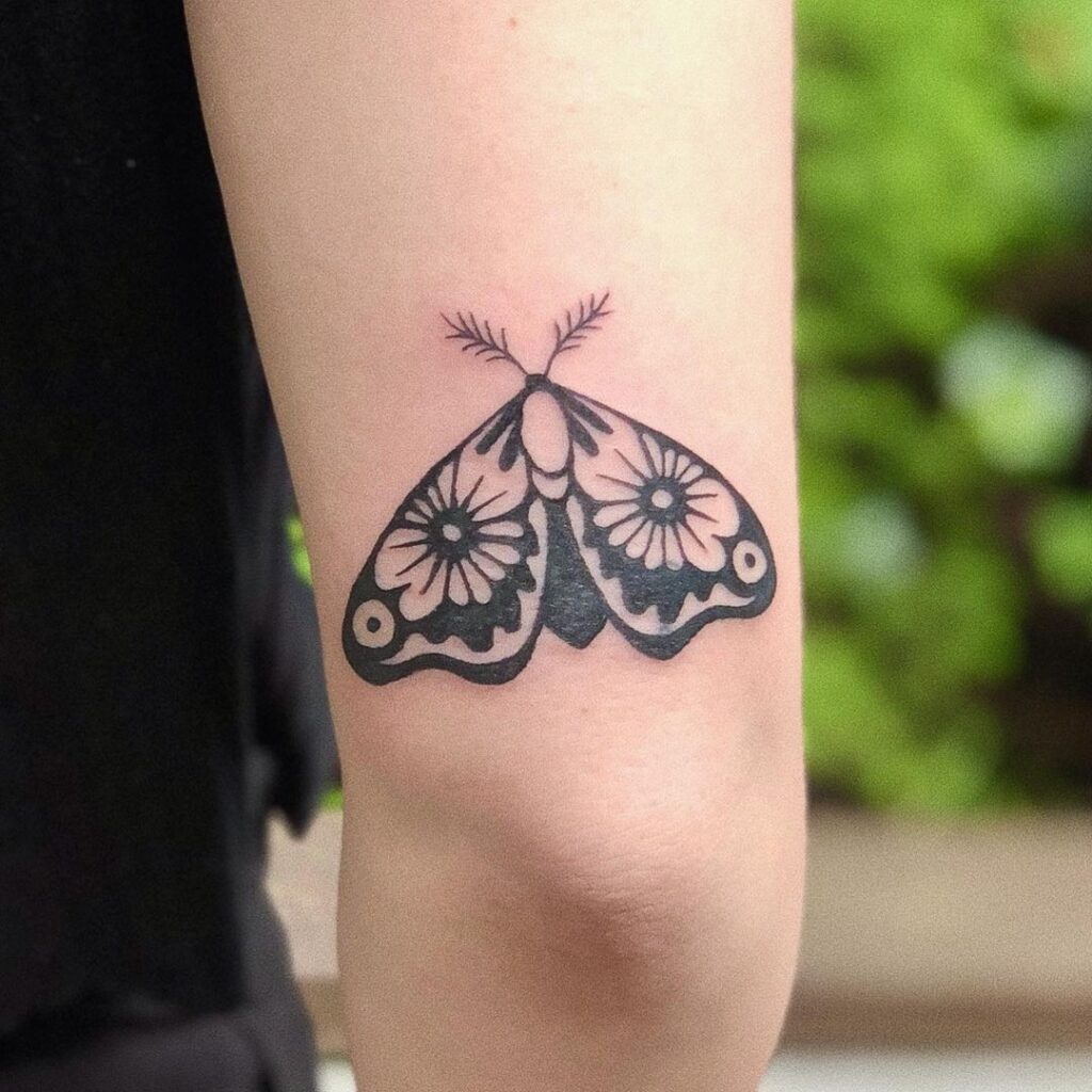 Tatuagem de traça Boho