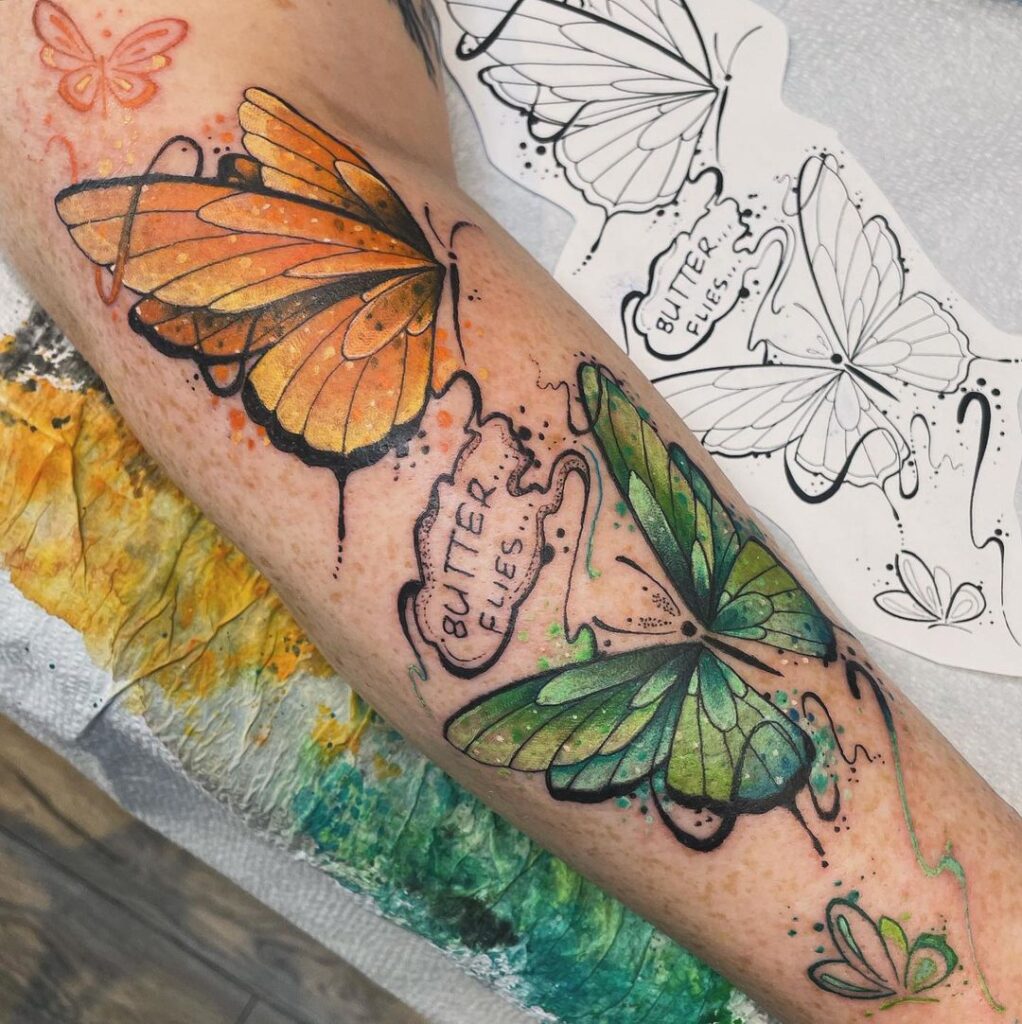 Tatuaje de mariposas en acuarela