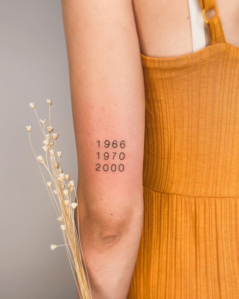 Tatuagem das datas de nascimento da família