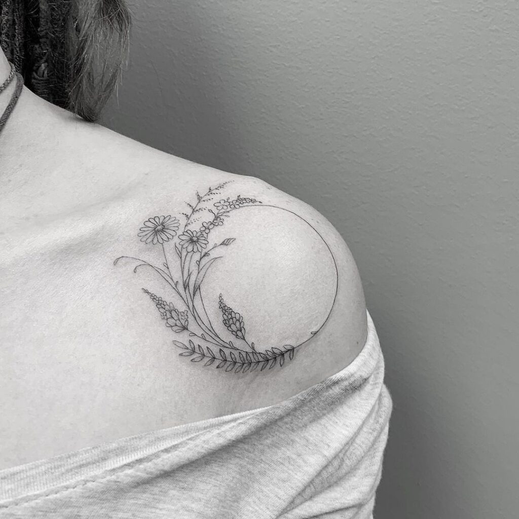 Tatuagem de círculo floral