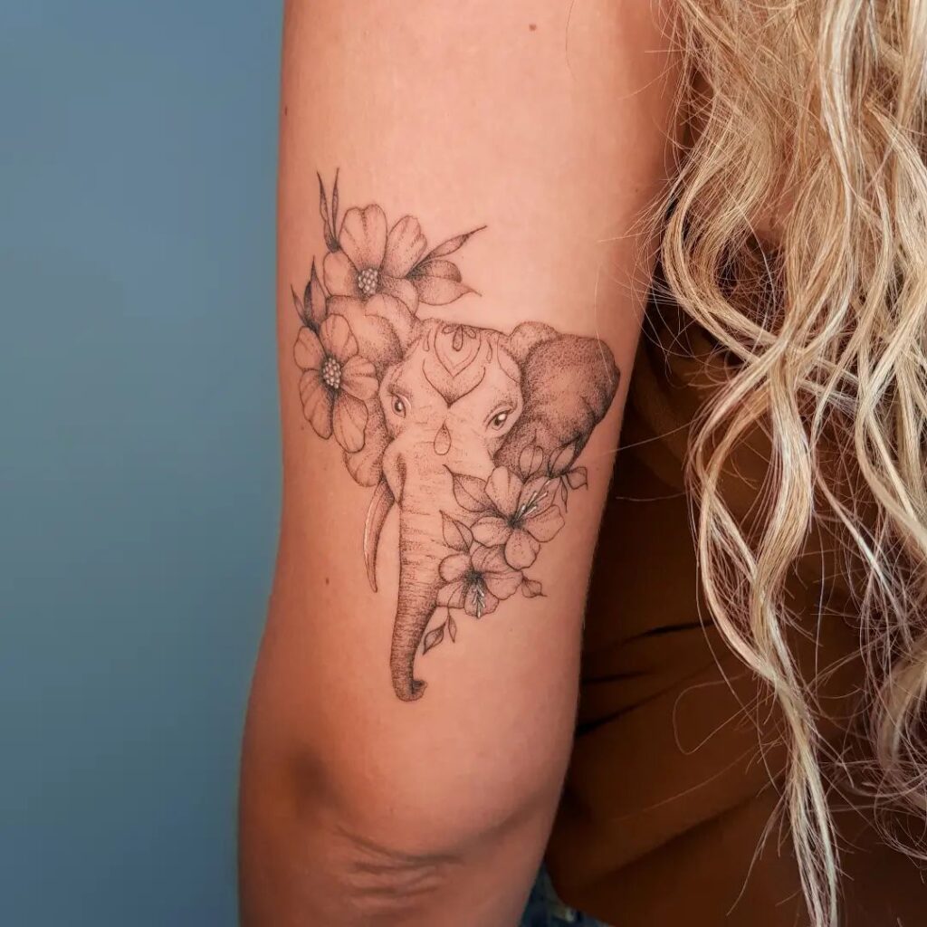 Tatuaggio Hippie dell'Elefante Fiore