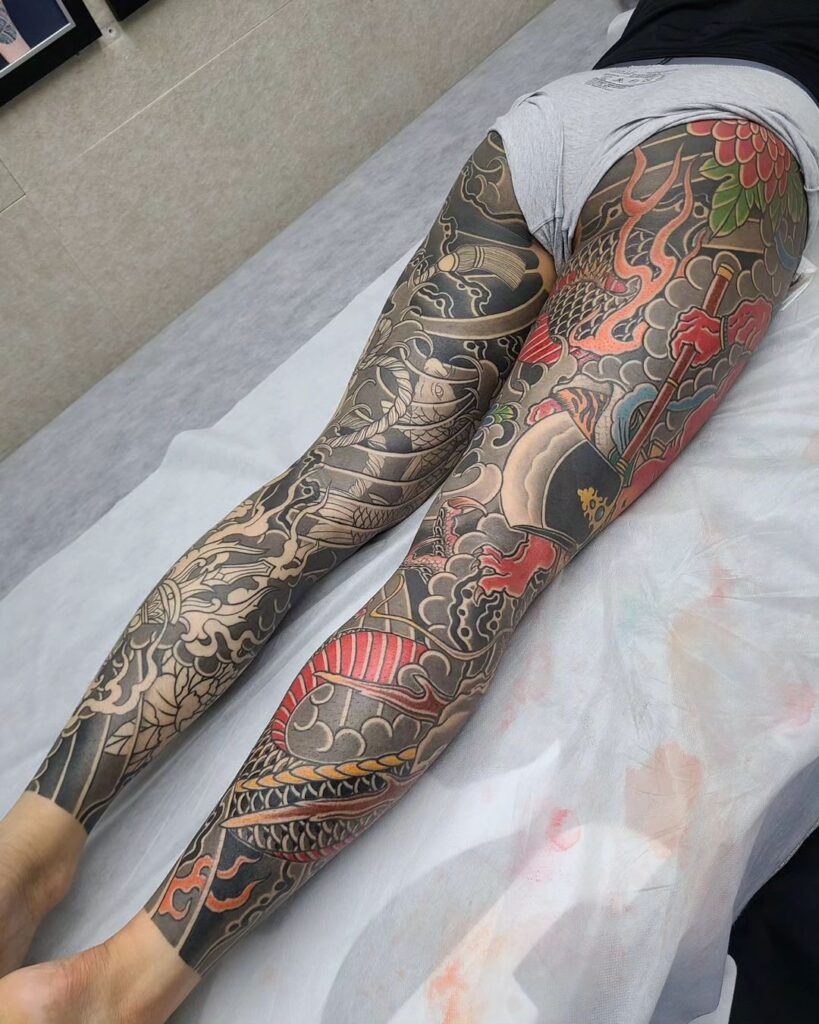 Tatuaggio completo della manica della gamba doppia