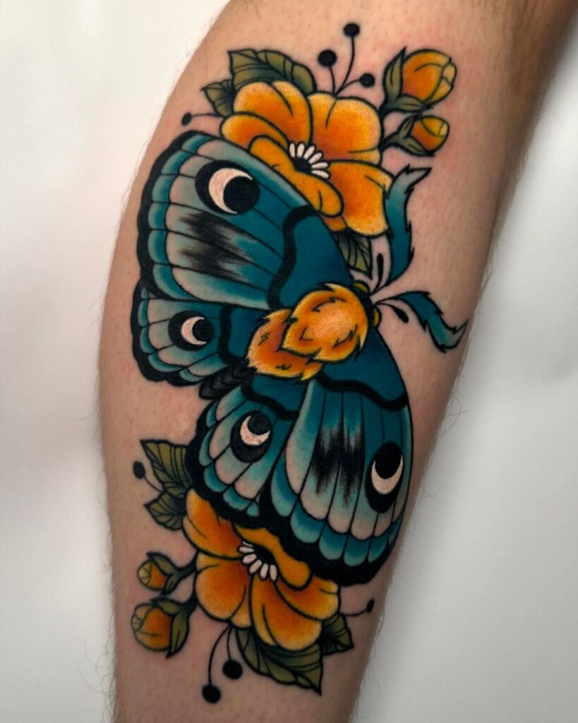 Tatuaje de mariposa hippie