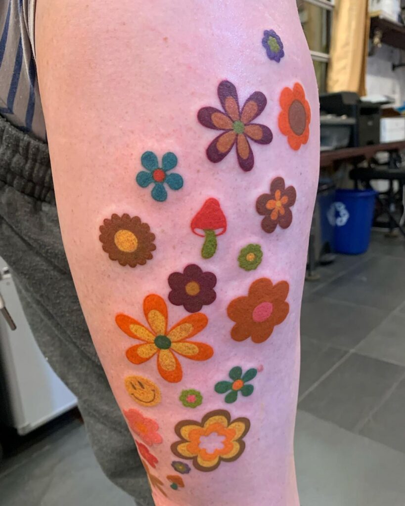 Tatuagem de flores hippie