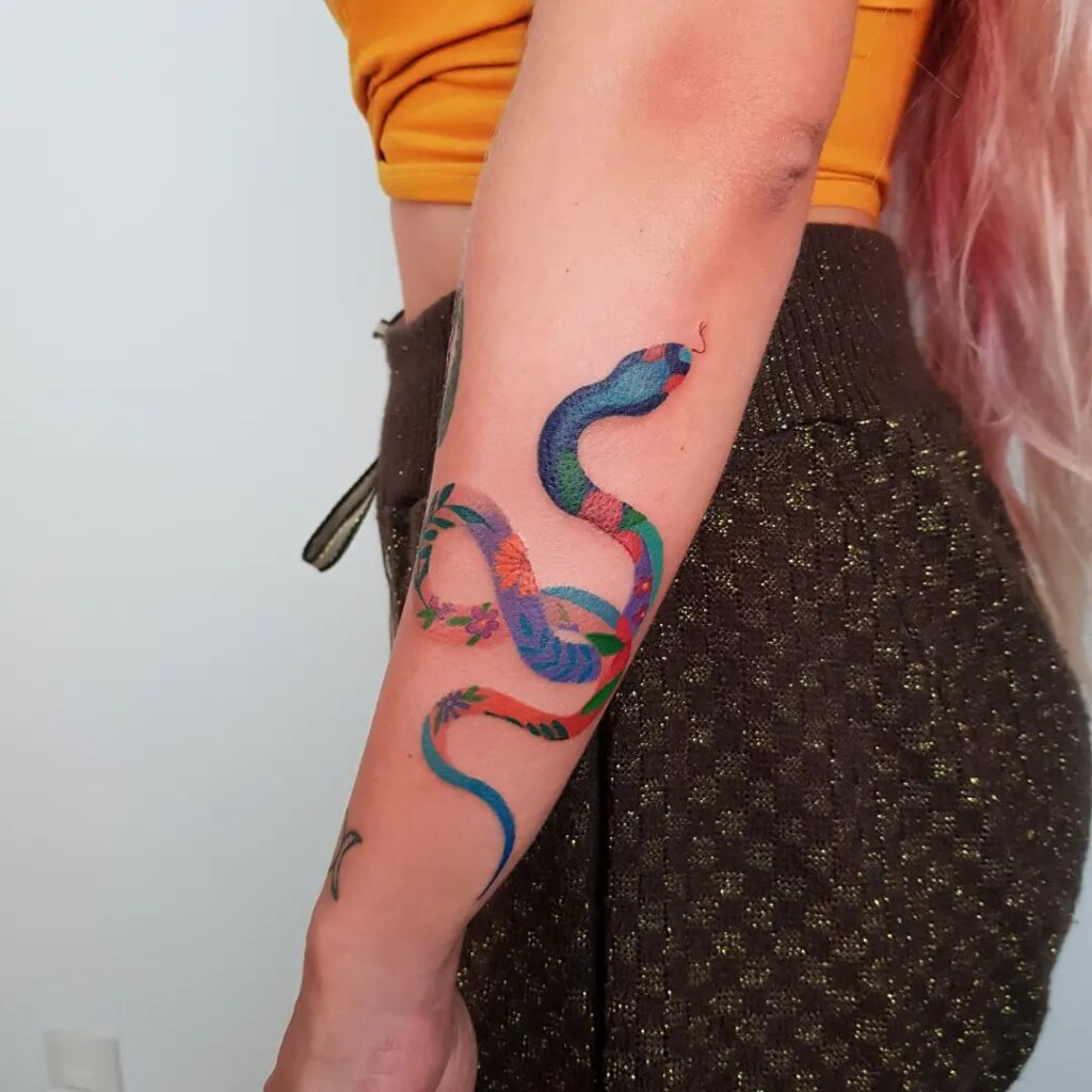 Tatuaggio hippie del serpente