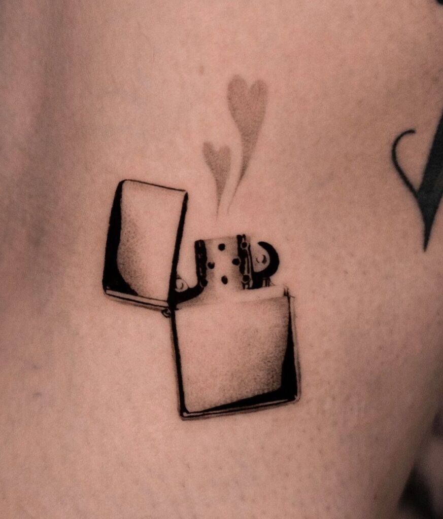 Tatuagem com pontos de isqueiro