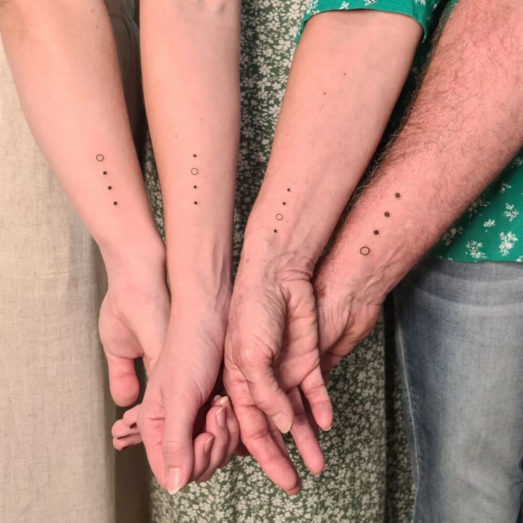 Tatuagem de família a condizer