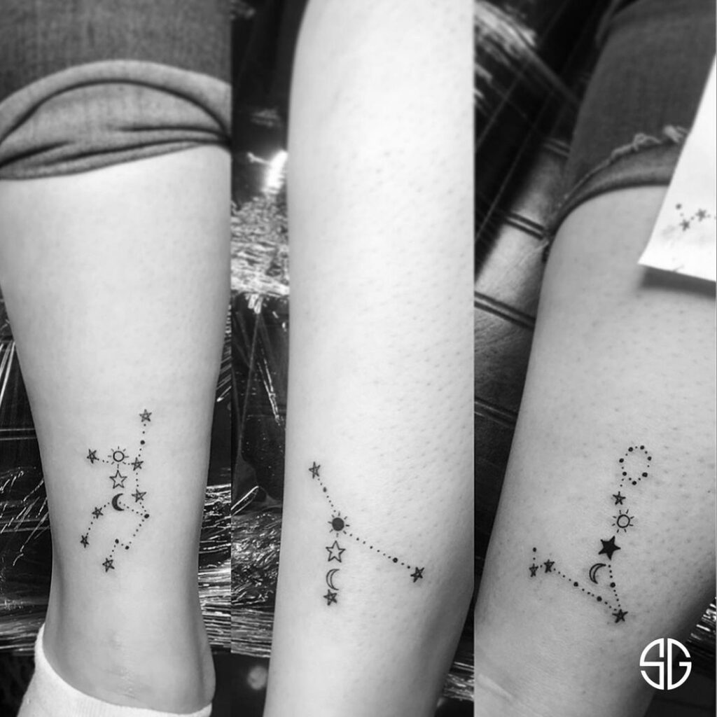 Tatuaggio di una costellazione stellare abbinata