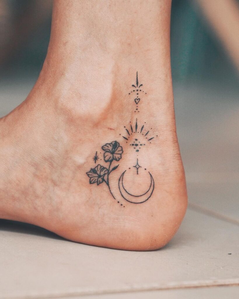 Tatuaje boho a la luz de la luna