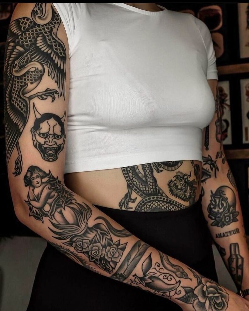 Tatuagem de braço à moda antiga