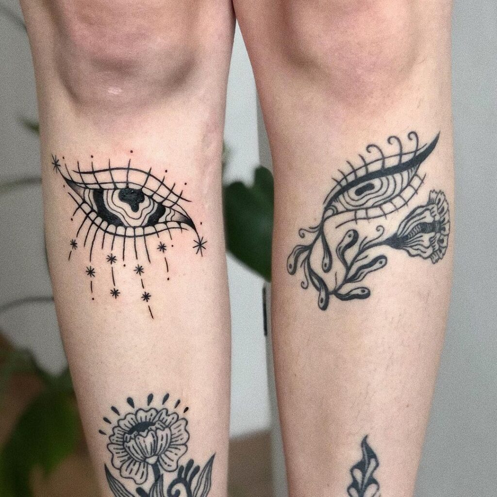 Tatuagem de olhos psicadélicos