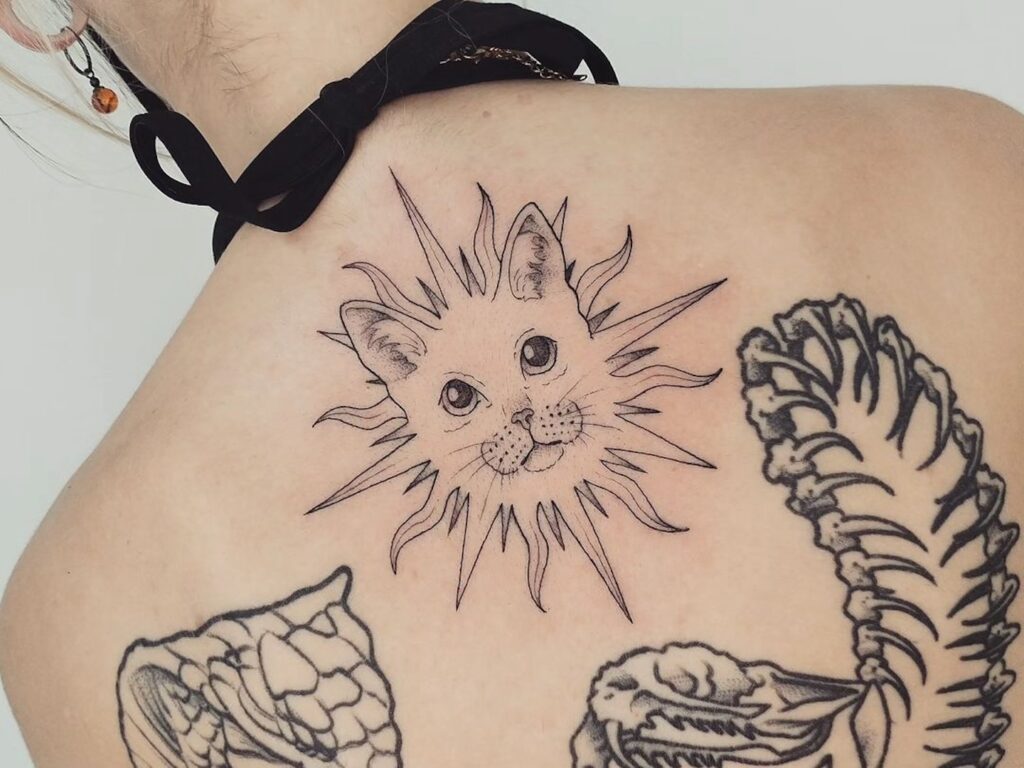 Tatuaje de un gato solar