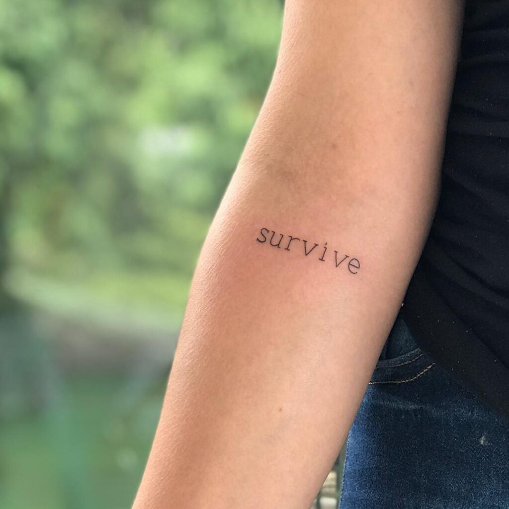 Sobrevivir Tatuaje de una palabra