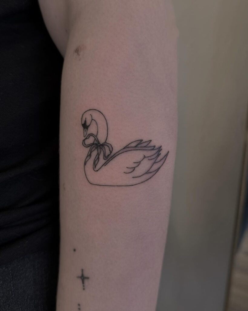 Tinta feminina de traço fino Swan With A Bow